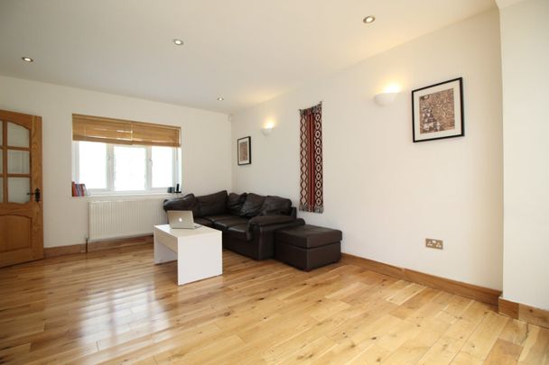 4 Bed End Terrace, Ingleway, N12 - Photo 1