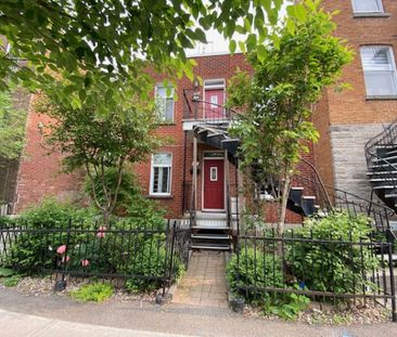 Rez-de-chaussée de duplex rénové avec 3 chambres, sous-sol et cour ... - Photo 5