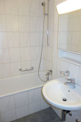 Charmante Altbauwohnung im schönen Wipkingen - Photo 2