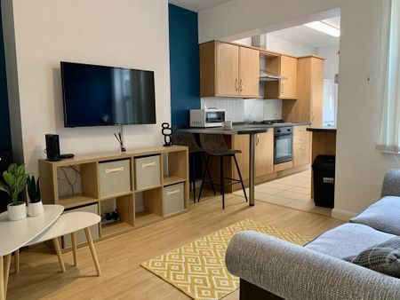 4 bedroom terraced house to rent - Photo 3