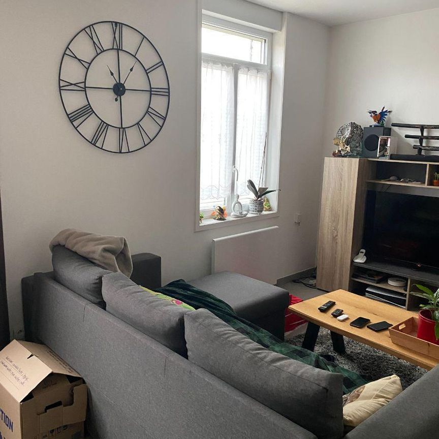 MAISON 1930 AVEC JARDIN Rdc : salon-séjour, cuisine (meubles plaque + hotte électrique) Sdb... - Photo 1