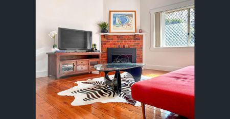 Fully furnished, 2 Parkings - Jan 2026 available - Photo 3