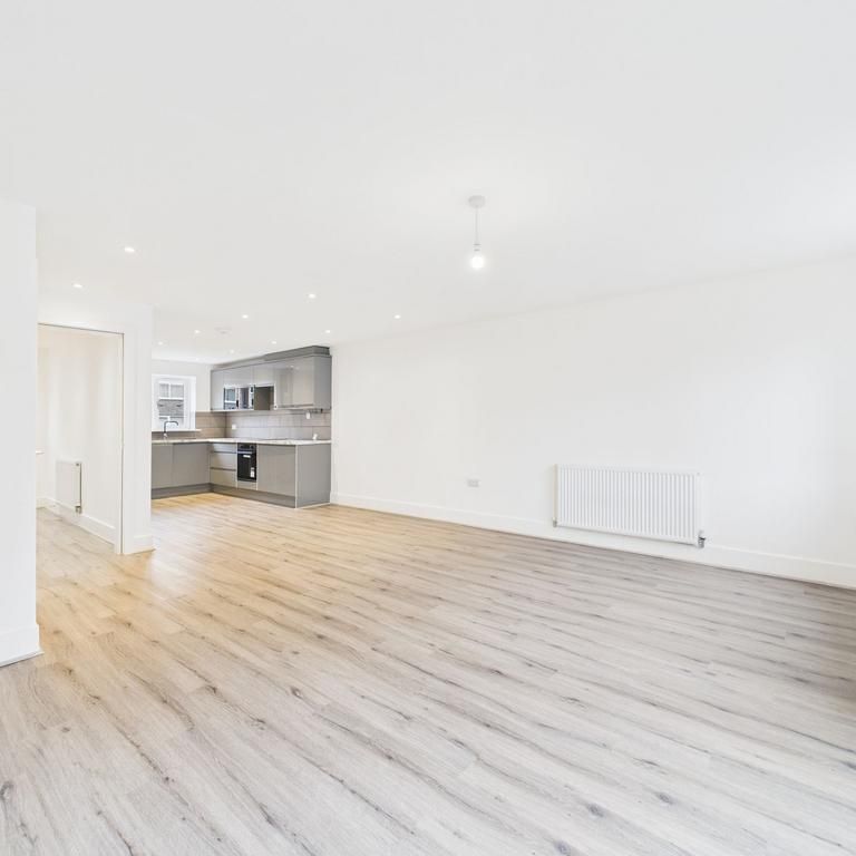 3 bedroom mews to rent - Photo 1