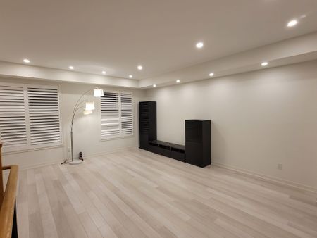 For Lease - 196 Salterton Circle, Vaughan, Ontario - Photo 5