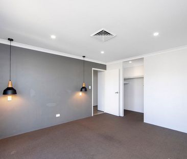 Welcome to your Modern, Spacious Home! - Photo 5