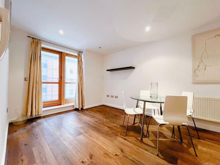 2 bedroom Flat To Let - Photo 2