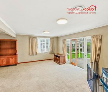 Spacious 4 Bedroom Family Home in Avalon - Photo 5