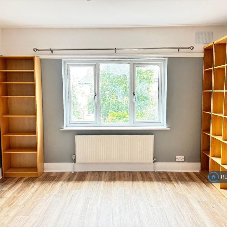 4 bedroom semi-detached house to rent - Photo 1