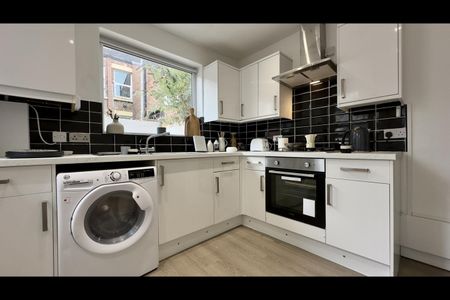 Room in a Shared House, Empress Road, L7 - Photo 5