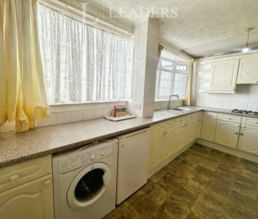 3 bedroom terraced house to rent - Photo 6