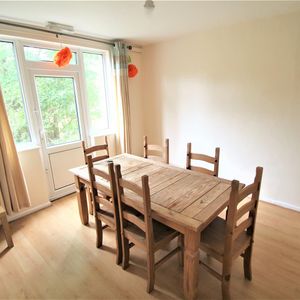 5 bedroom semi-detached house to rent - Photo 2