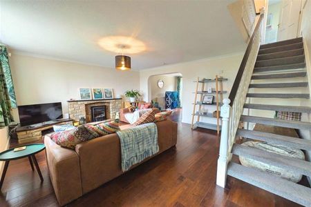 3 Bedroom Link Detached To Let - Photo 4