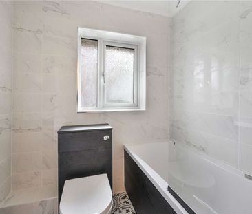 Recently upgraded, 1 bedroom house to rent with front garden and al... - Photo 6