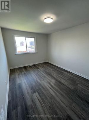 54 Foxrun Avenue – Toronto W05, Ontario - Photo 1