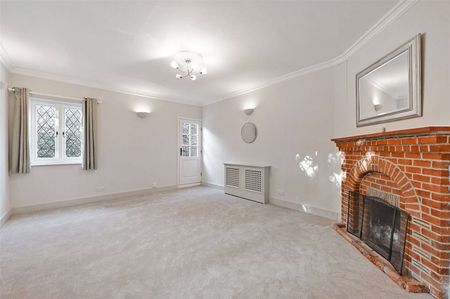 A detached four bedroom home, located in a highly sought after position on the Abbotsbrook Estate - Photo 4