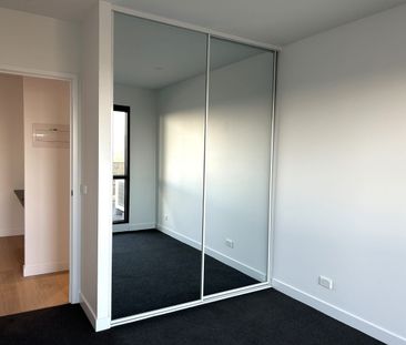 Furnished 2 Bedroom Apartment - Photo 4