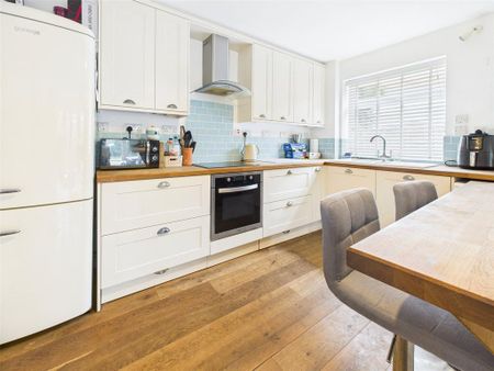 2 bedroom apartment to rent - Photo 4