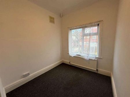 Peasholm Crescent, YO12 - Photo 5