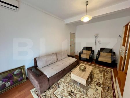 Garsoniera, zona centrala, centrala proprie si aer condition - Fotografie 2