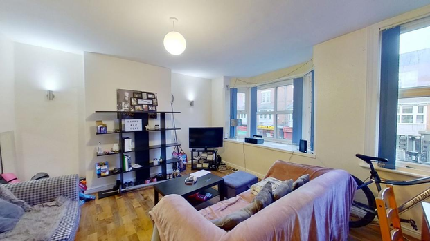3 bedroom ground floor flat to rent - Photo 1