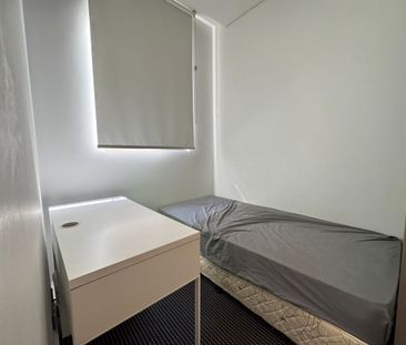 Next to MQ University As New Furnished 1+ Huge Study Apartment with... - Photo 1