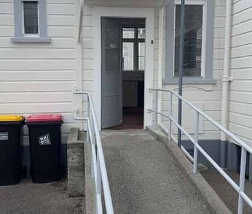 Close to town, tidy home - Photo 2