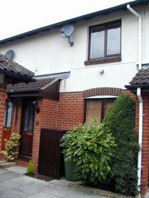 2 bedroom terraced house to rent - Photo 1