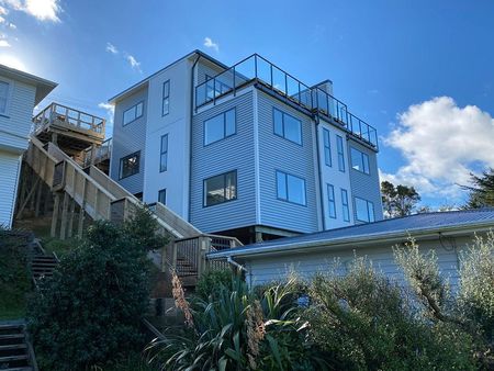 3 Bedroom Home - with a harbour view - Photo 2