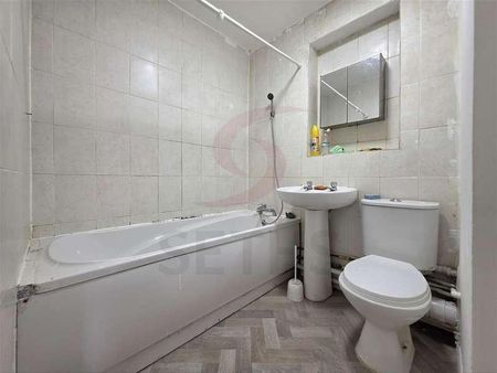 Blackthorn Drive, Beaumont Leys, Leicester, LE4 - Photo 2