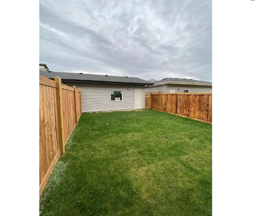5084 Chappelle Road Southwest apartment — Edmonton, AB (3-Bedroom) - 3 Bedroom - Photo 2