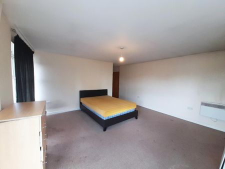 3 bedroom apartment to rent - Photo 4