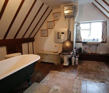 4 bedroom semi-detached house to rent - Photo 3