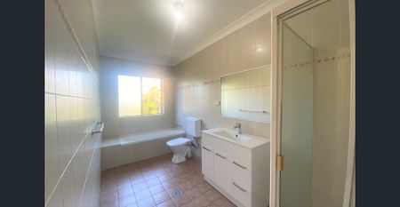 SPACIOUS AND MODERN TOP FLOOR APARTMENT - Photo 5