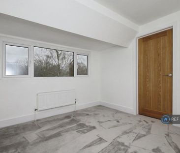 3 bedroom flat to rent - Photo 5