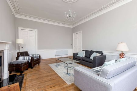 A spacious second floor four bedroom apartment, with two bathrooms, available on an furnished basis. - Photo 2