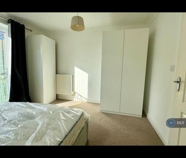 1 bedroom in a house share to rent - Photo 3