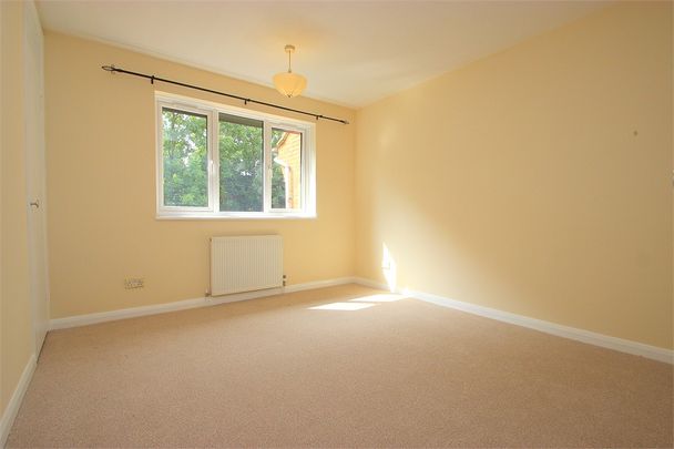 2 bed terraced house to rent in Brambles Farm Drive, Hillingdon, UB10 - Photo 1