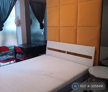 1 bedroom in a flat share to rent - Photo 4