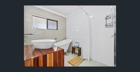 DUAL LIVING FAMILY HOME WITH POOL! GET IN QUICK FOR SUMMER! - Photo 4