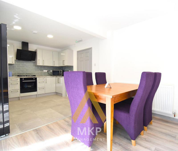 5 bedroom end of terrace house to rent - Photo 2