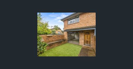 SPACIOUS TOWNHOUSE IN CONVENIENT LOCATION - Photo 5