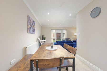 4 bedroom semi-detached house to rent - Photo 4