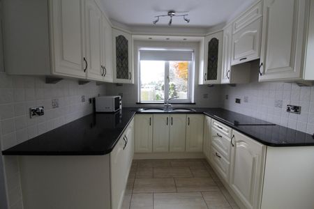 Woodhall Croft, Stanningley - Photo 2