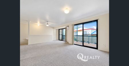 Lovely Family Townhouse In A Prime Location - Photo 2