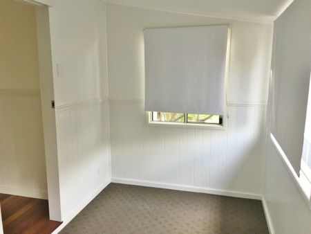 Great fully fenced family home with double shed - Photo 5