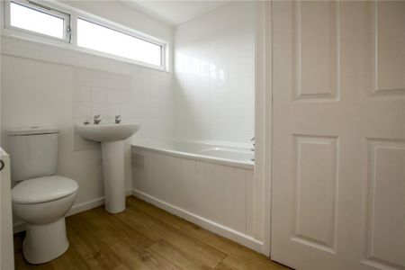 3 bedroom end of terrace house to rent - Photo 5