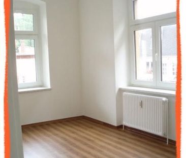 2-Zimmer-Wohnung mit großem BALKON, DESIGNLAMINAT und Wohnküche zu ... - Foto 3