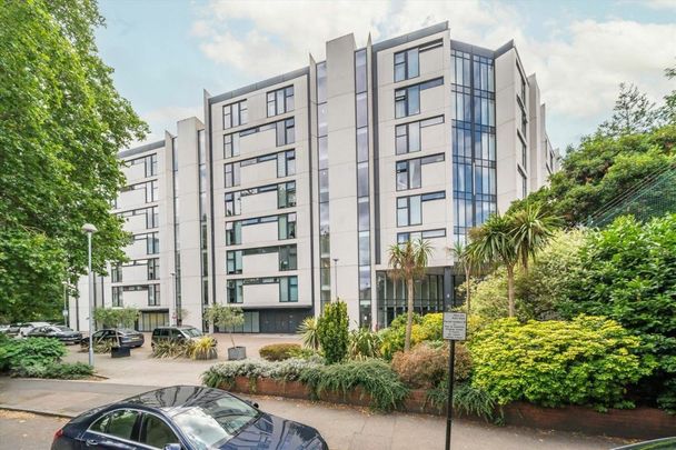Colonial Drive, Chiswick, W4 - Photo 1