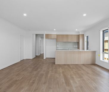 25 Shiraz Avenue, Fraser Rise VIC 3336 - House For Rent | Domain - Photo 3