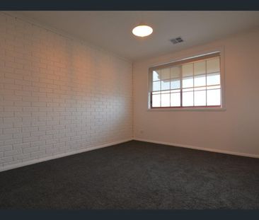 Stylish, Spacious Townhouse – Close to Yarraville Village! - Photo 2